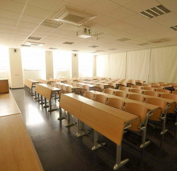 Luz en las aulas (foto l)