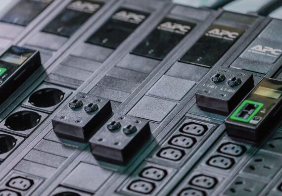 pdu enracable schneider